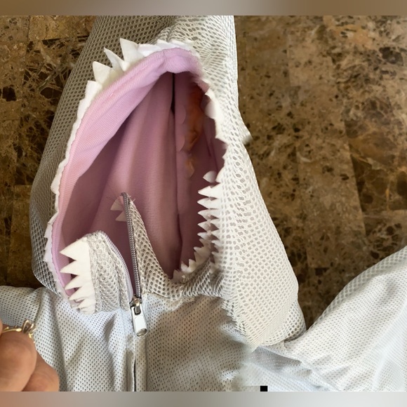 GRAY SHARK 🦈 KID COSTUME SIZE 4-6X 🌟NWOT🌟 - Picture 3 of 9
